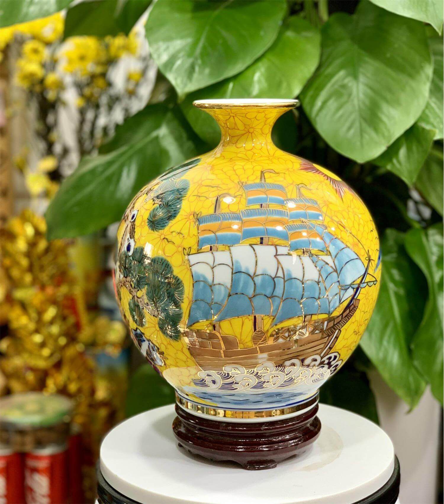 Địa chỉ mua bình hút lộcvẽ hoa văn vàng kim tỉ mỉ, sắc nét gốm Bát Tràng chính hãng mang lại may mắn, tài lộc cho gia chủ