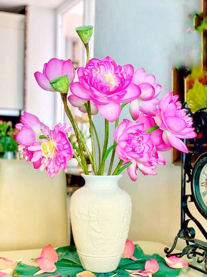 Đơn vị cung cấp bình hoa men trắng đắp nổi hoa văn đẳng cấp bát tràng không phải ai cũng biết