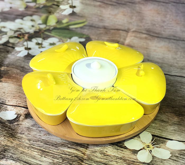 Địa chỉ mua khay sứ đựng mứt tết gốm Bát Tràng nhiều màu sắc đẹp mắt, chất lượng dày dặn, cao cấp, giá rẻ