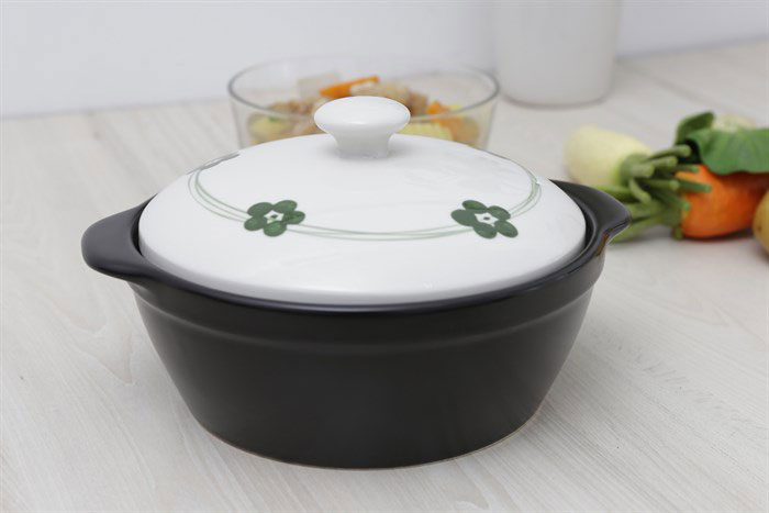 Nồi đất gốm sứ Bát Tràng còn được dùng để đựng cơm, thức ăn, trang trí trong nhà hàng Nồi đất gốm sứ Bát Tràng còn được dùng để đựng cơm, thức ăn, trang trí trong nhà hàng