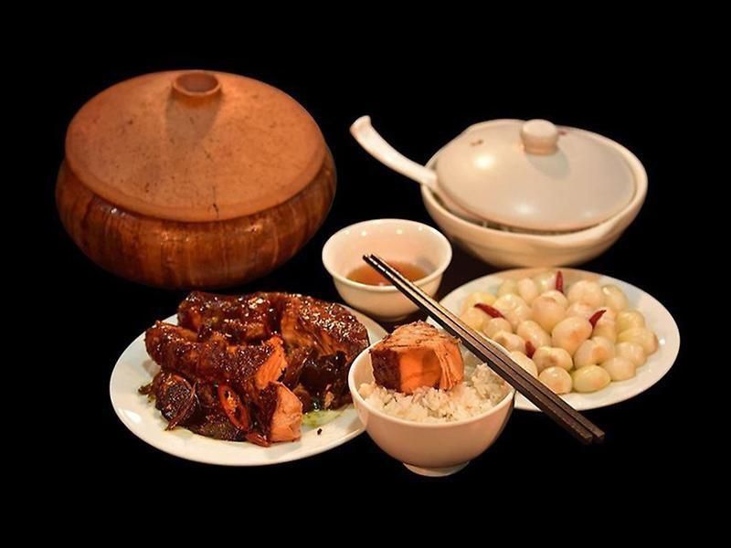 Nồi đất trong bữa ăn gia đình Nồi đất trong bữa ăn gia đình